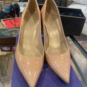 Weitzman "Daisy" Adobe 8 Pump Patent